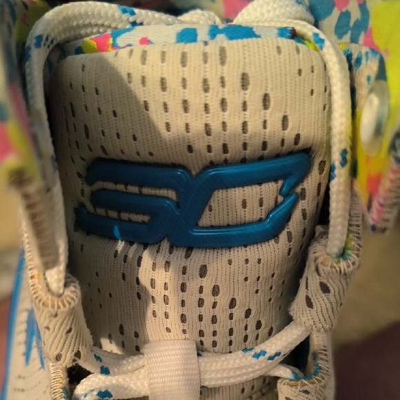Steph Curry's Under Armour White and Teal Athletic High's OG Sneakers Not Remix - Picture 8 of 8